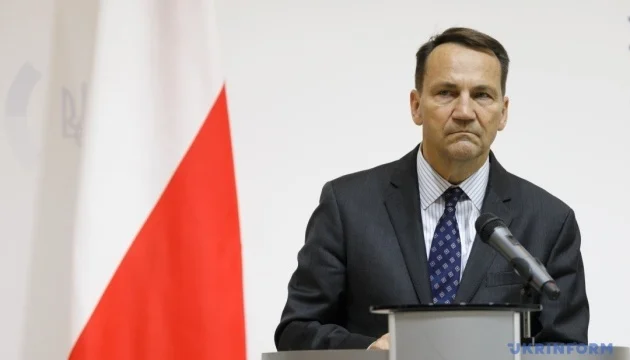 Сікорський назвав нетиповою тактику США щодо миру в Україні